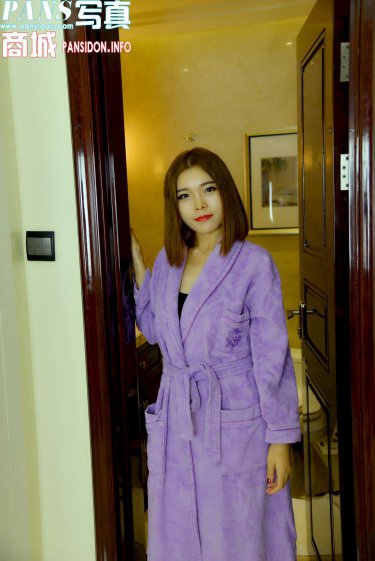 欧美性爱网头趴在她腿间用力吸着视频